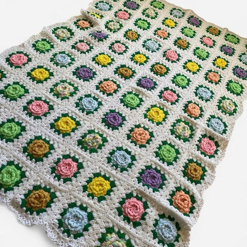 Vintage handmade multicolored floral crochet knit blanket - Picture 3 of 6